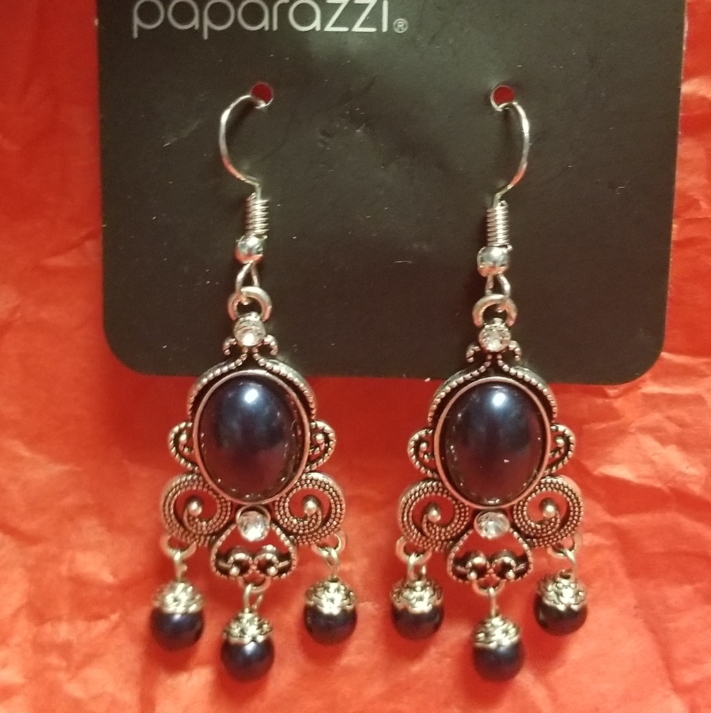 *4/$15* Navy Pearl and sparkle earrings